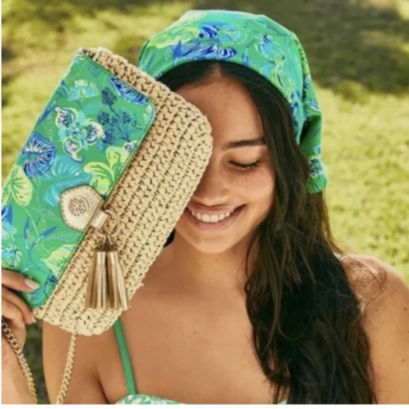 Lilly Pulitzer Crossbody Straw Clutch Botanical Green In a Flutter. - Picture 2 of 14